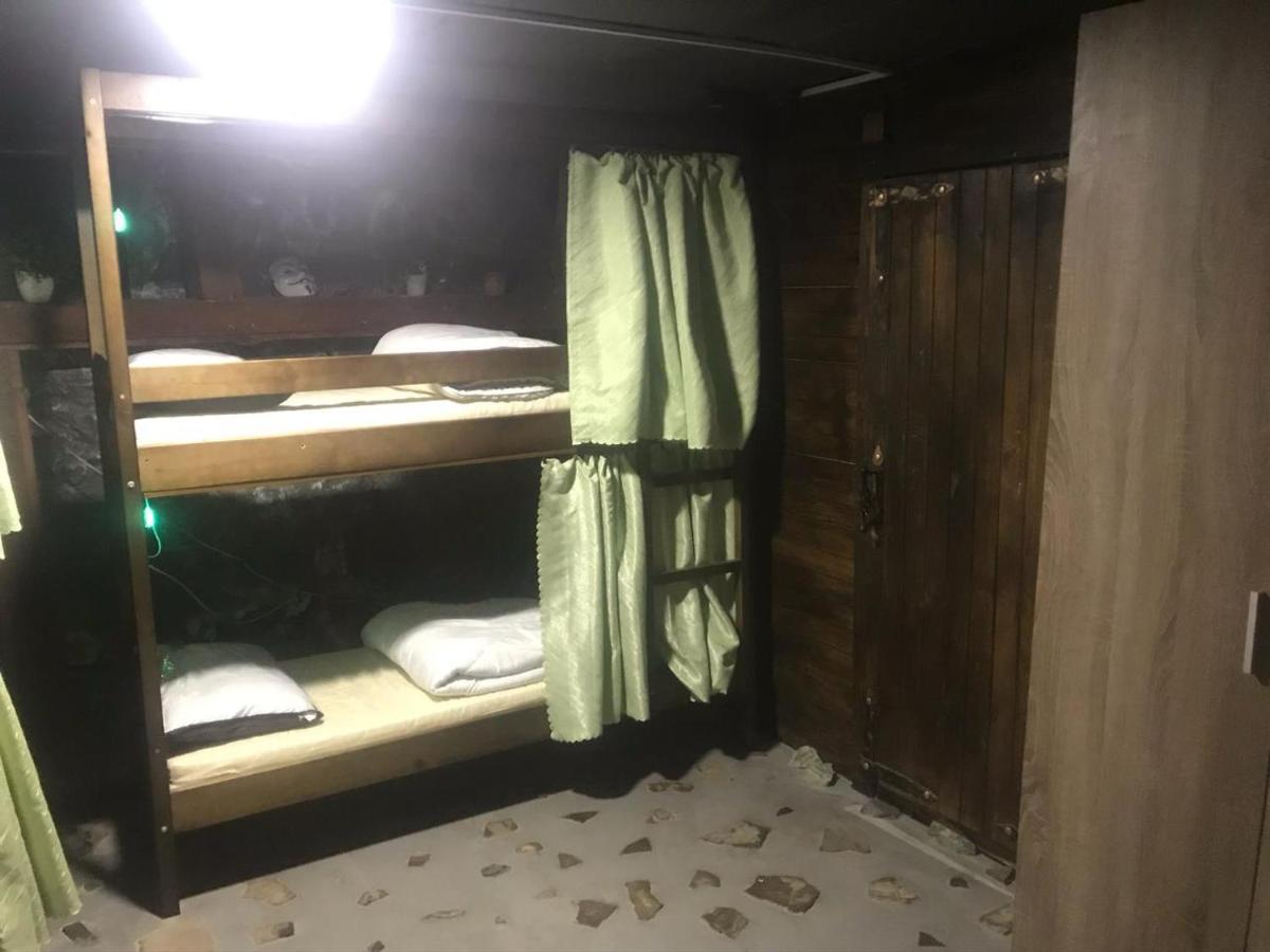 Ararat-Tarasa Shevchenka Hostel Kiev Ngoại thất bức ảnh
