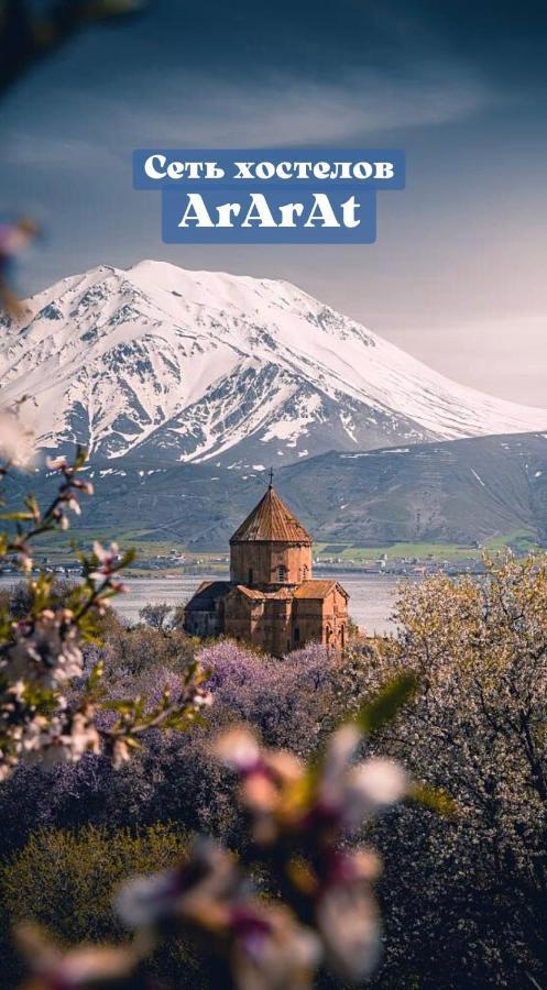 Ararat-Tarasa Shevchenka Hostel Kiev Ngoại thất bức ảnh